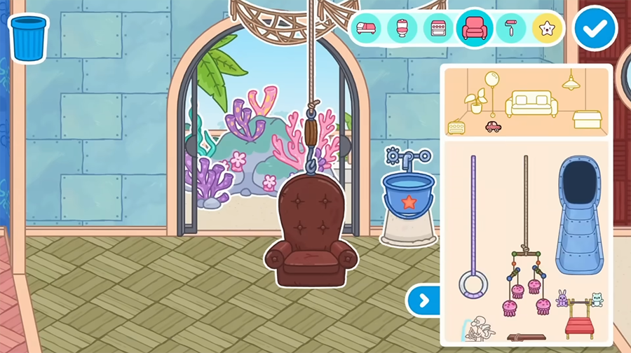 Комната с морским декором в Toca Boca World кресло, аквариум с рыбками, арка с видом на море, морские украшения и панель с выбором мебели на голубом фоне