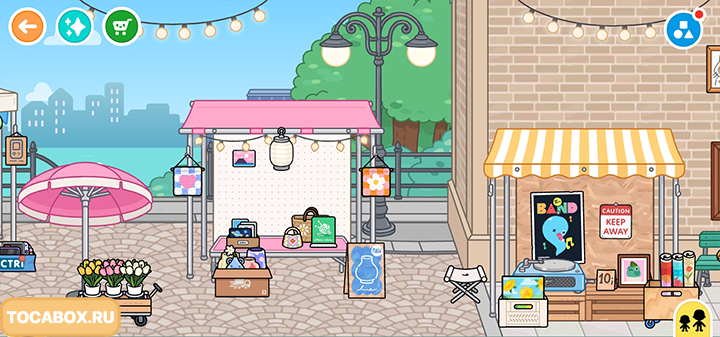 Палатка, коробки, краски, тюльпаны, набережная на уличном рынке